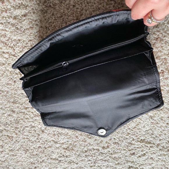 Red Clutch - Picture 3 of 4